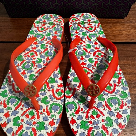 TORY BURCH FLIP FLOP PVC SIZE 5 POPPY RED/LEGACY PAISLEY - Picture 2 of 7